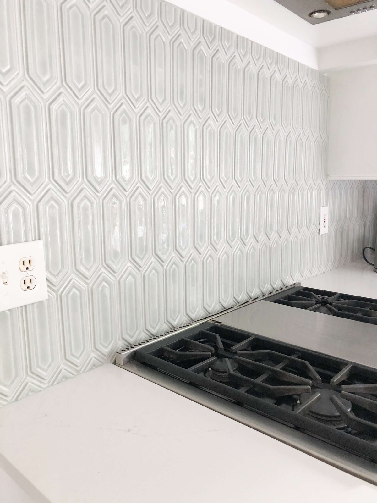 hexagon-ceramic-mosaic-tile-kitchen-backsplash