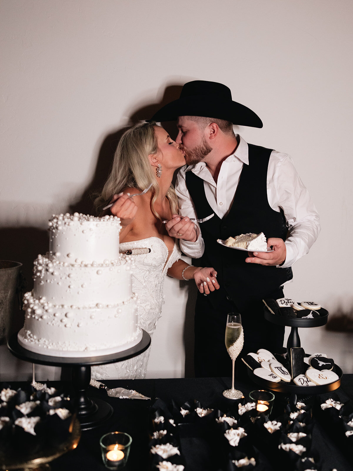 2025-10-11_DykesWeddingPreviews_MollyMurphyPhotography-125