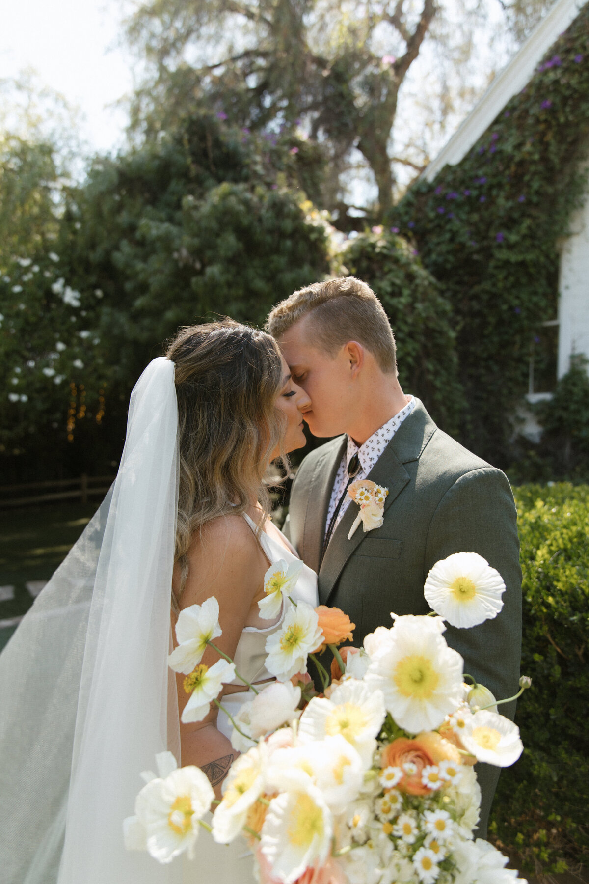 bride and groom portaits