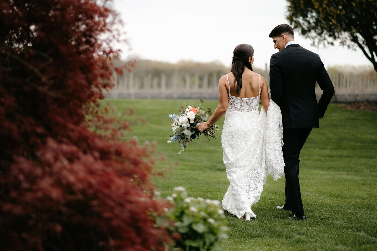 Outdoor Wedding at The Vineyards at Aquebogue by Lisa Blanche Photography