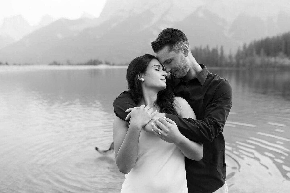 Man-hugs-woman-Alberta