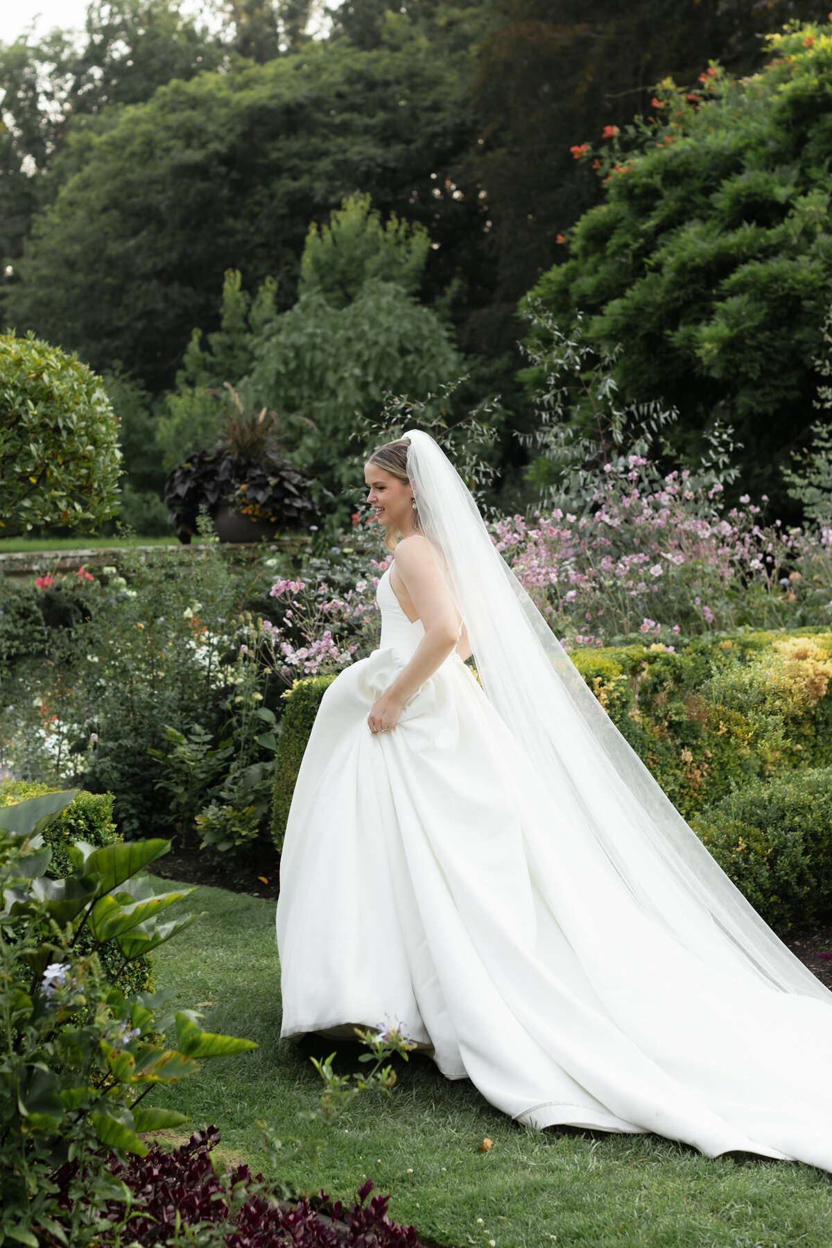 MeghanHemstra-Romantic-Hatley-Castle-Wedding-38