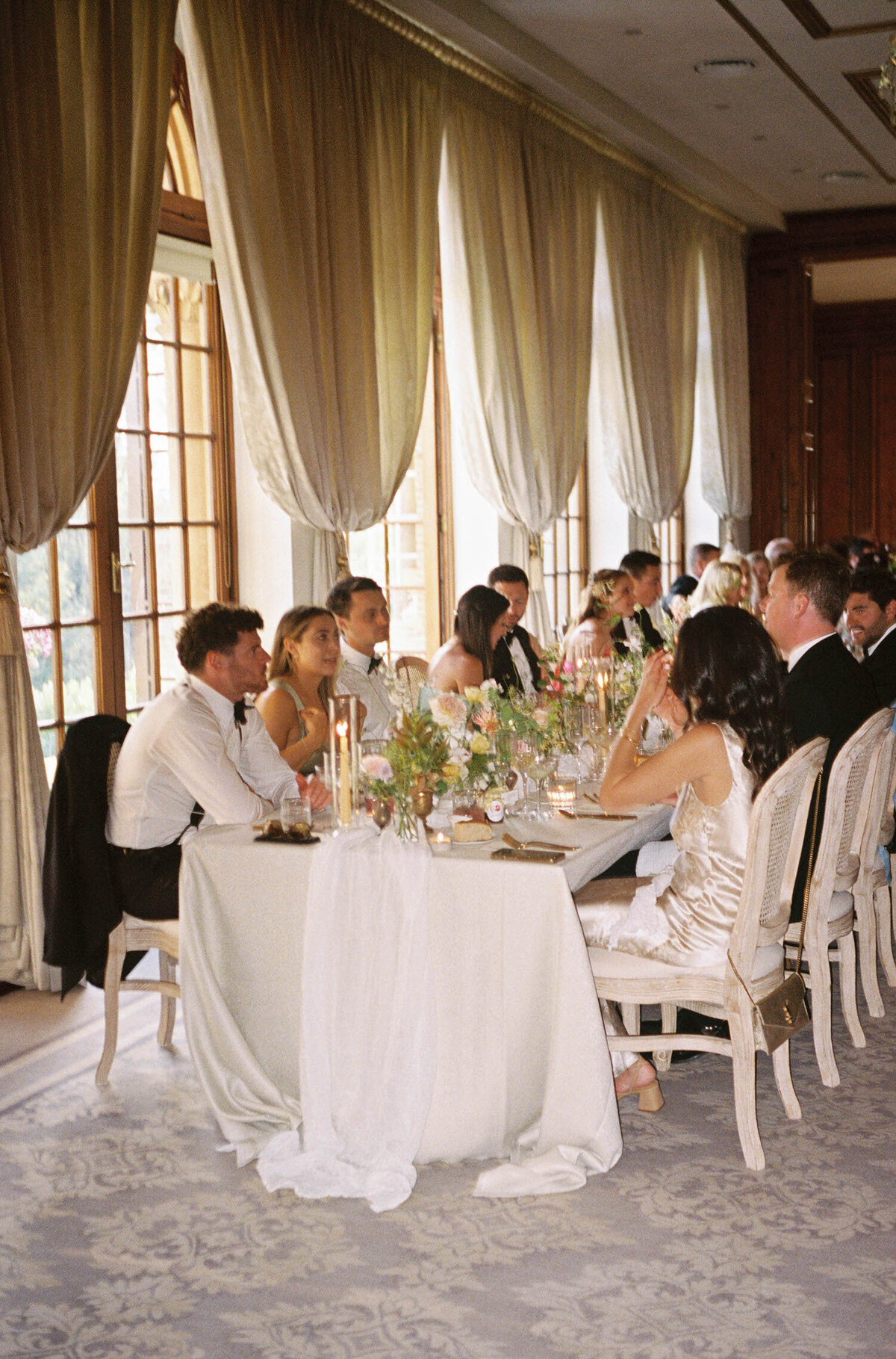 Flora_And_Grace_Provence_Analog_35mm_Fim_Editorial_Wedding_Photographer-16