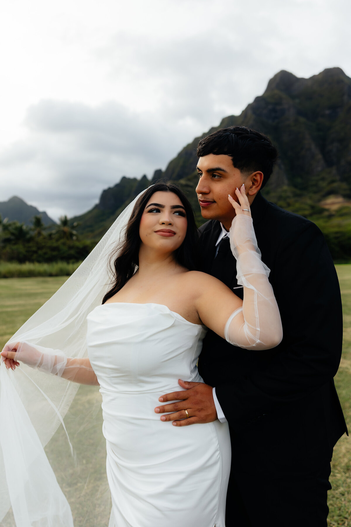 Just married couple celebrating their honeymoon in Hawaii after a Texas courthouse wedding captured by Oahu Photographer Lexi Rae Photo