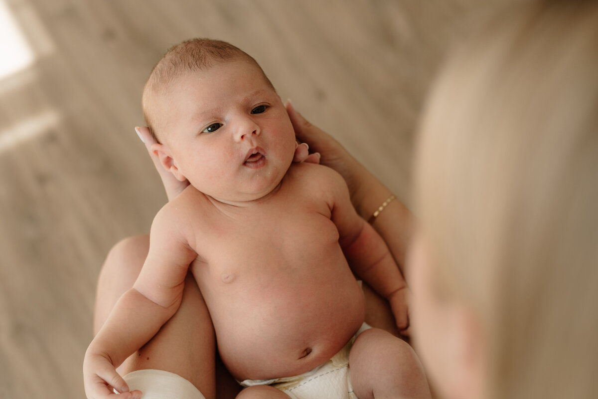 newborn fotograaf - gezinsfotograaf - zwangerschapsfotografie - videograaf - Sint-Niklaas - Pictures by Jess - Mama en baby shoot