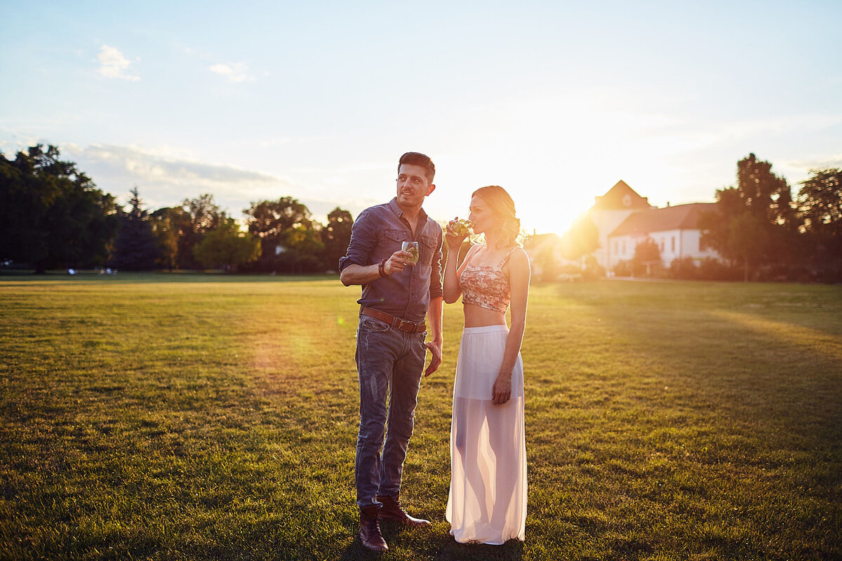 Stimmungsvolle Lifestylefotografie bei Sonnenuntergang – Atelier Schulte fängt emotionale Businessmotive für Kampagnen und Unternehmenskommunikation in Wien ein.