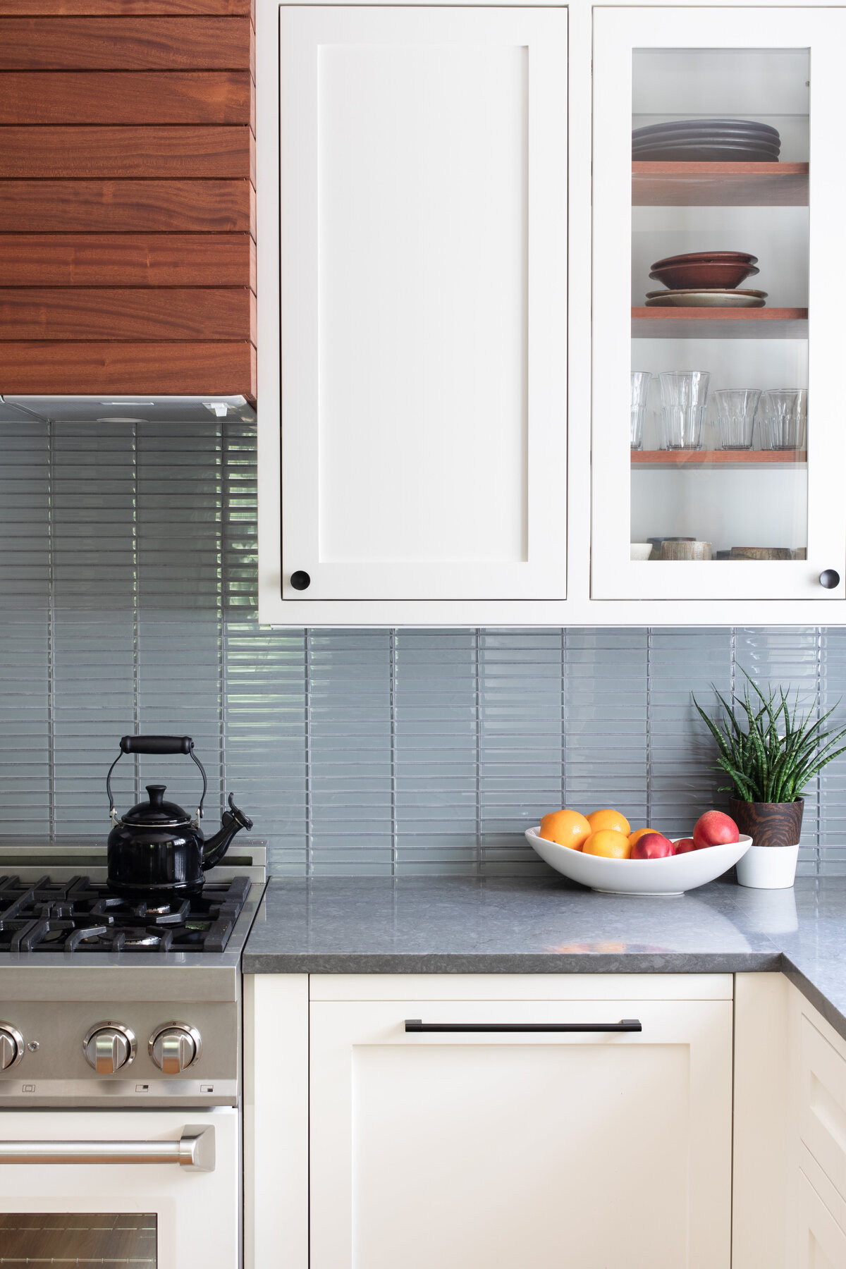 hello-home-open-contemporary-kitchen-remodel-wood-vent-hood-blue-grey-backsplash-austin-21