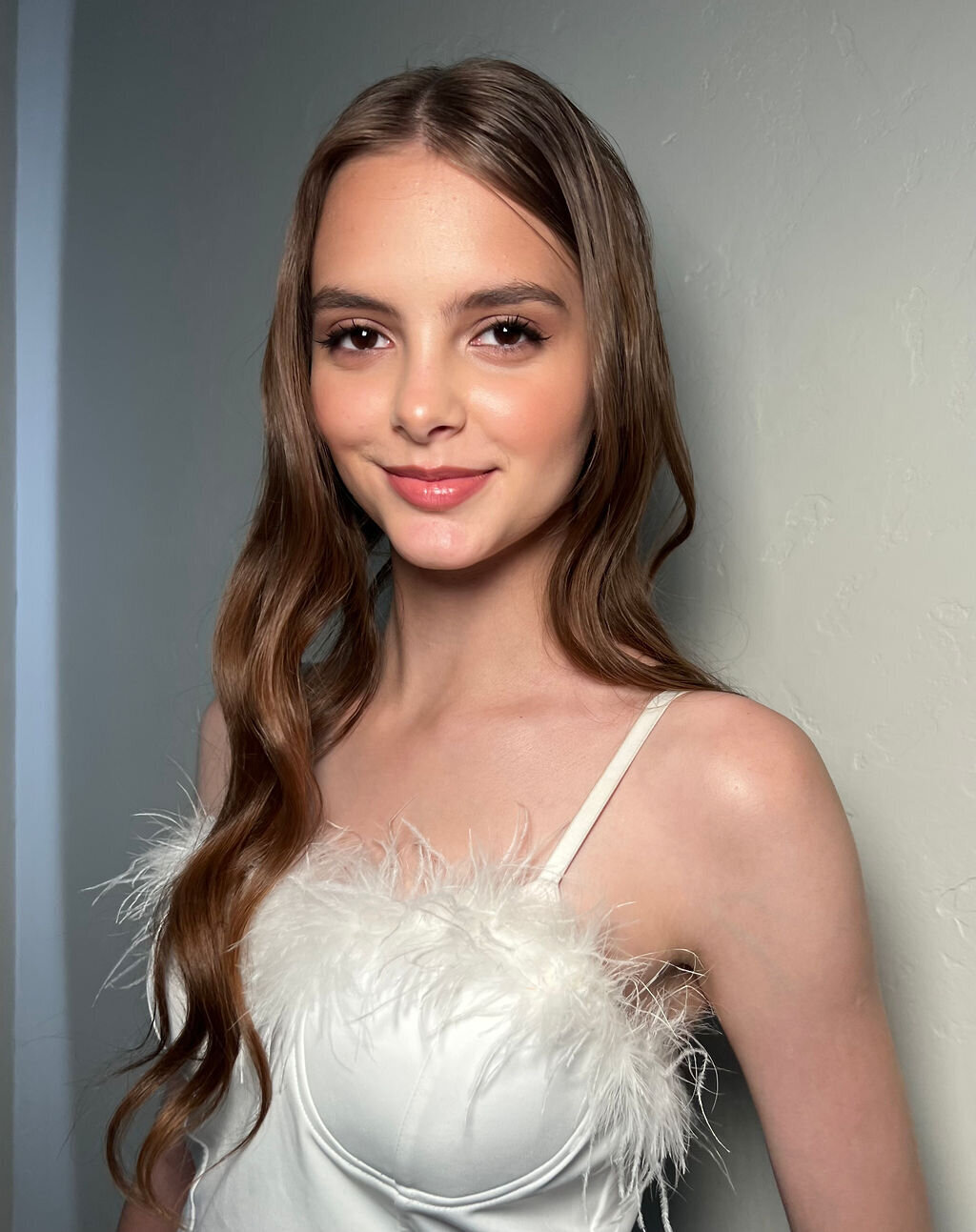 Soft-glam makeup and voluminous Hollywood waves by Yana for a luxury wedding in San Francisco.