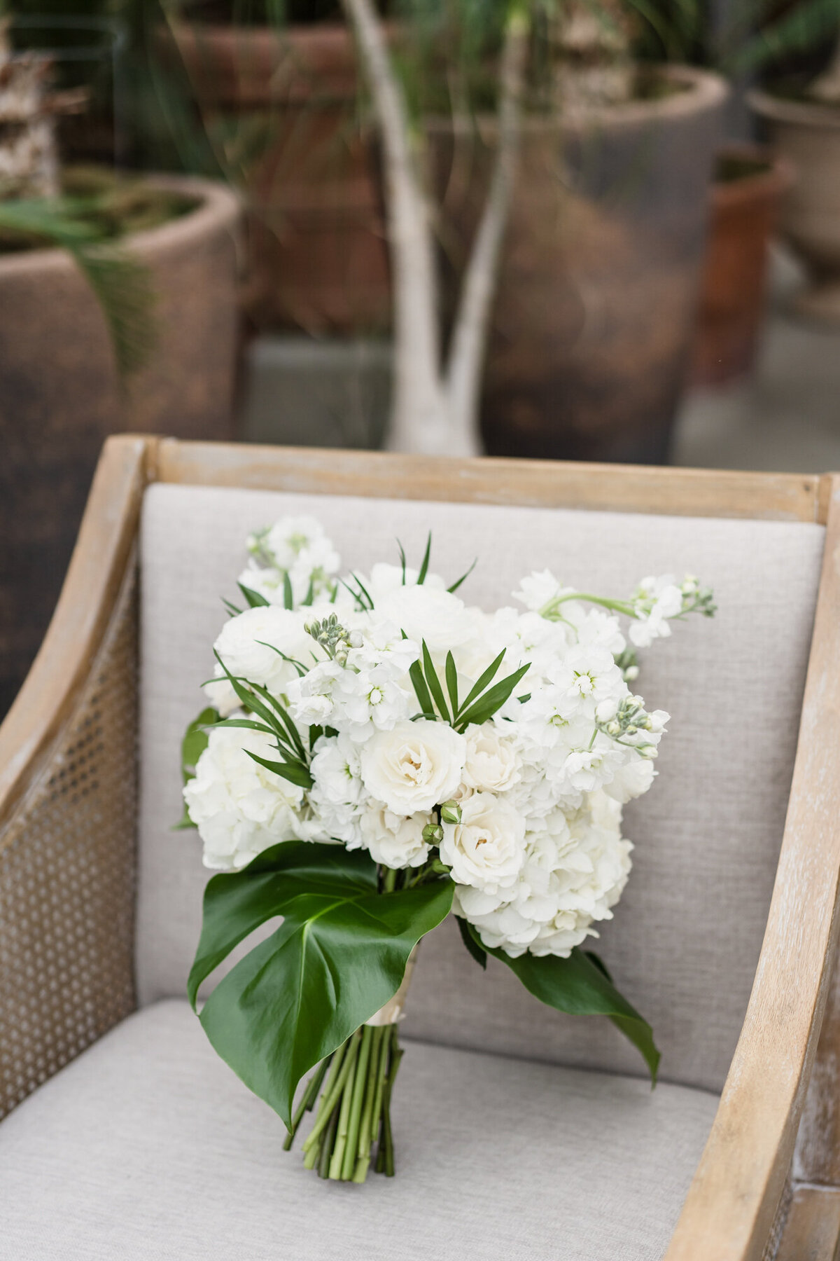 A MAGICAL WINTER PLANTERRA GARDEN WEDDING WITH A GREEN COLOR PALETTE IN WEST BLOOMFIELD, MICHIGAN PROVIDED BY KARI DAWSON PHOTOGRAPHY18