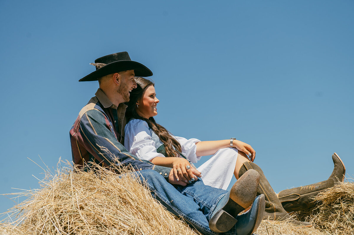 presley-gray-photo-haybale-forest-montana-elopement-7286
