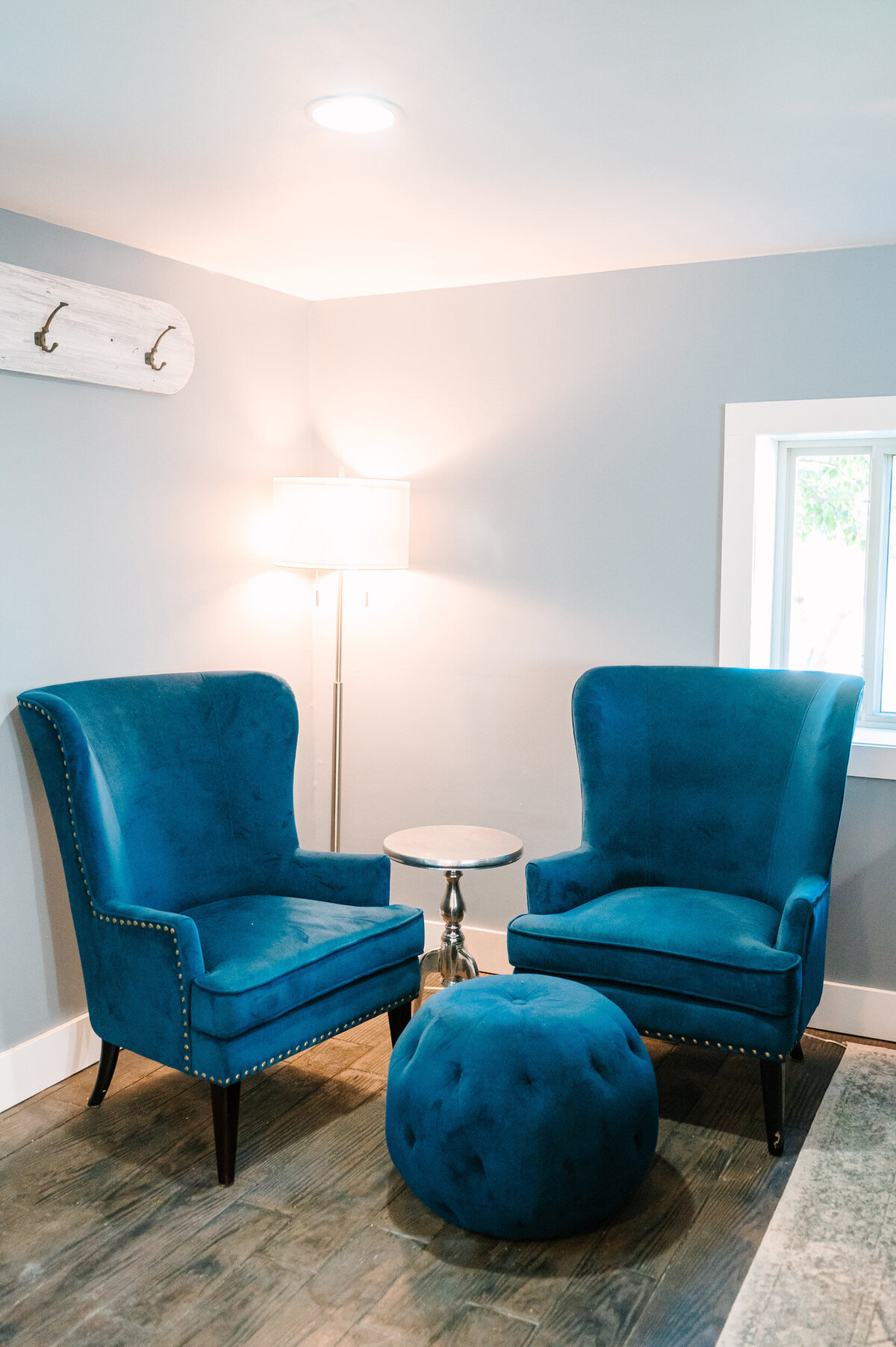 blue velvet chairs and ottoman in the Willowbrook wedding venue getting ready suite in the preparation cottage