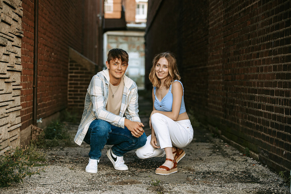 senior-siblings-photography-session-urban-02