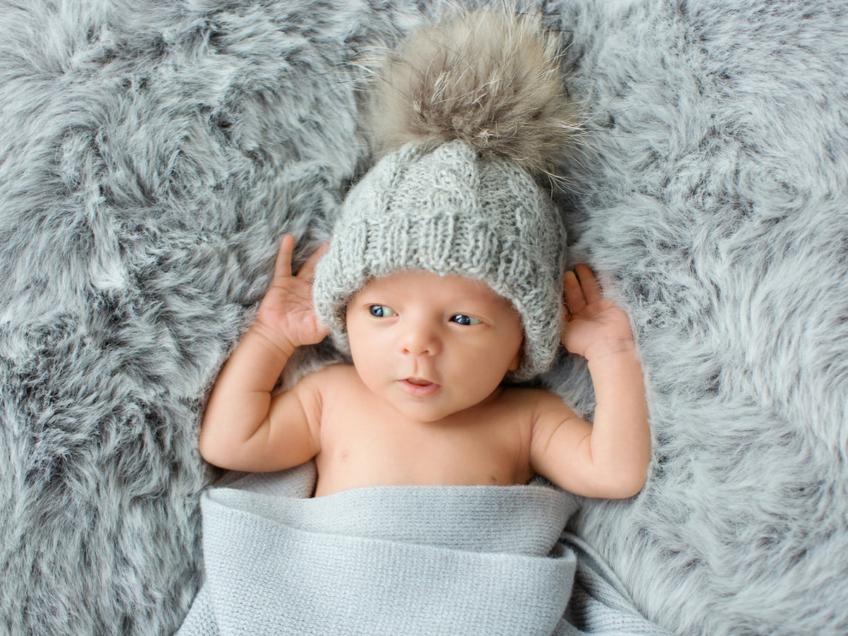 newborns in hats338