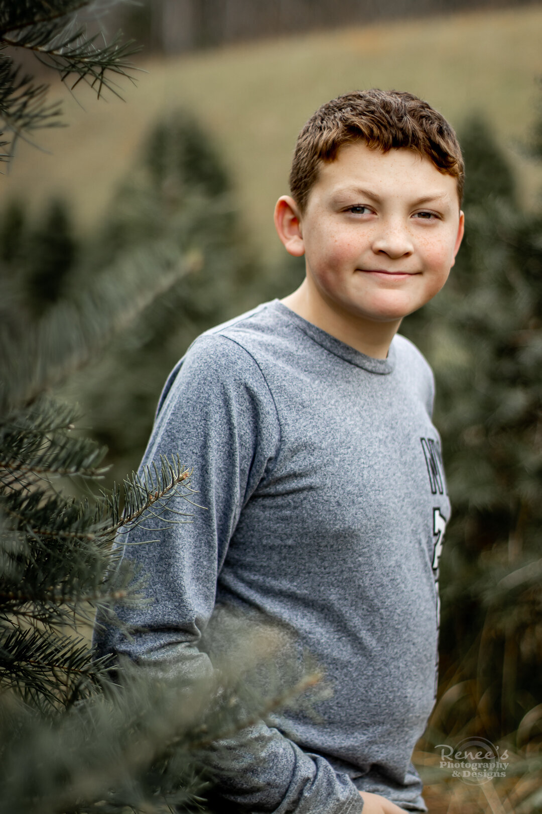 renees-photography-and-designs_christmas-tree-farm_family-children-photoshoot_new-river-valley_blue-ridge-mountains-sm-1684