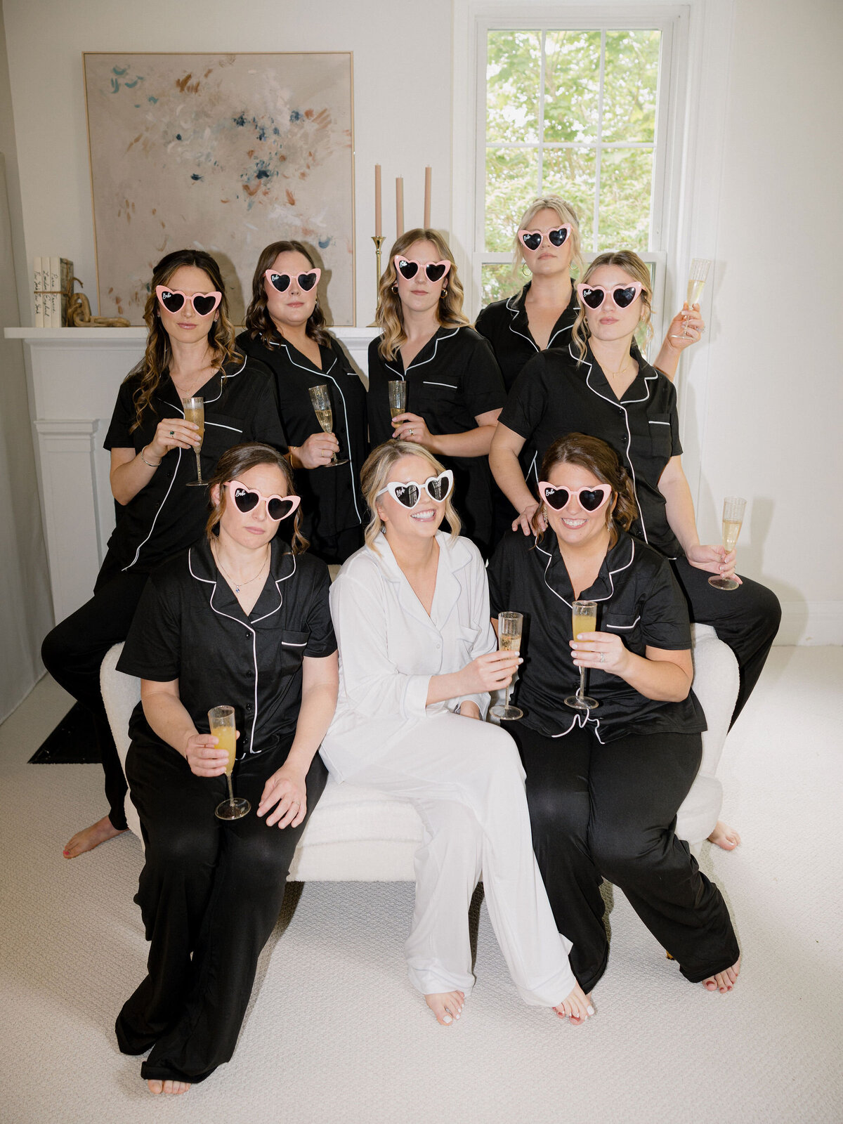 bride-and-bridesmaids-getting-ready-4