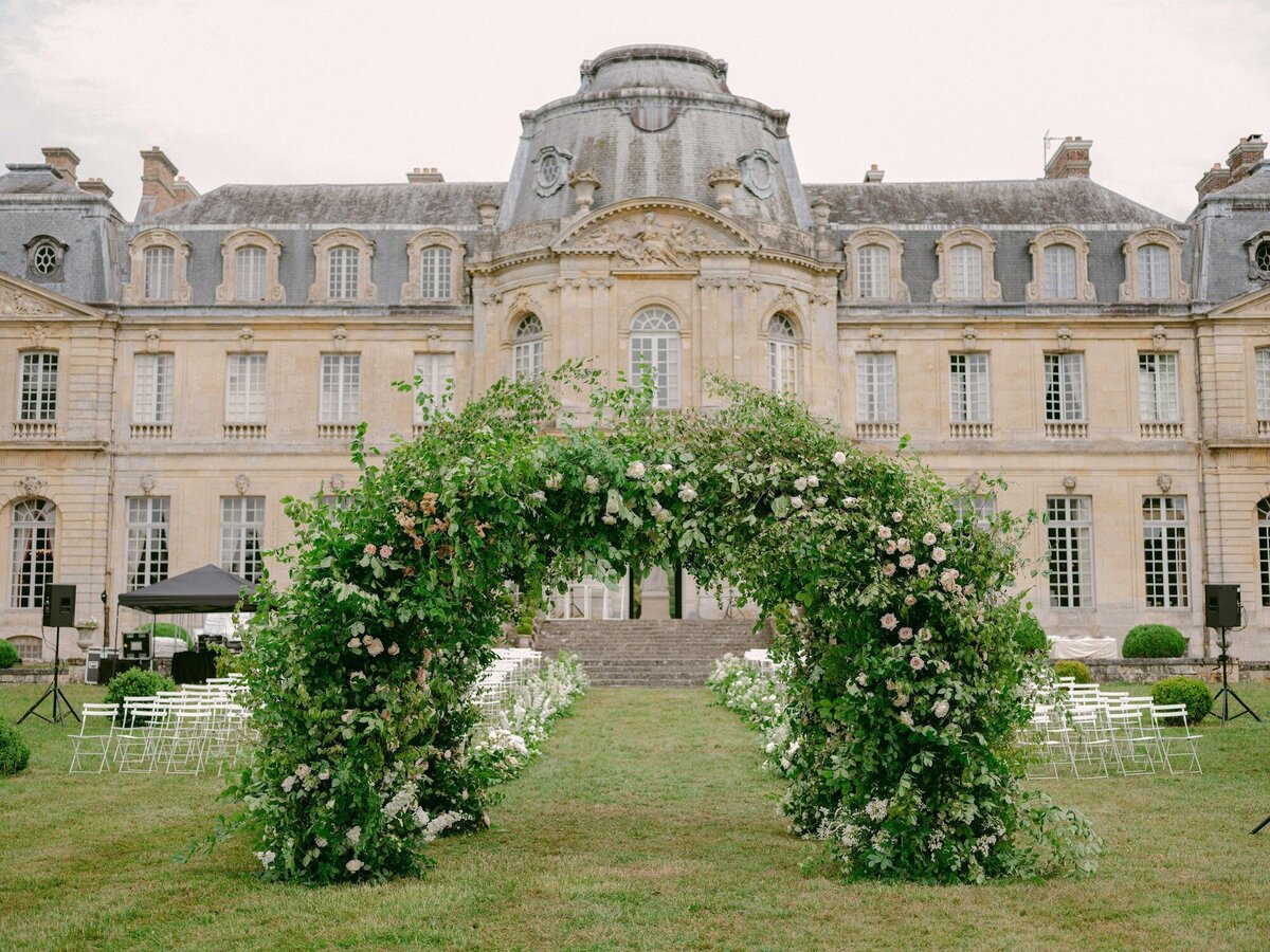 Chateau-de-Champlatreux- wedding-florist-Floraison11
