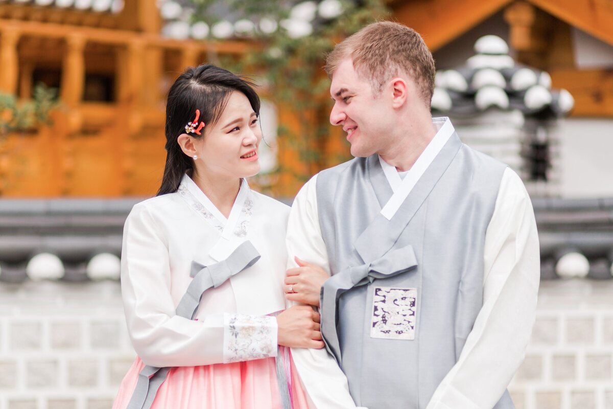 Seoul-South-Korea-Bridal-Engagement-Shoot-Eunpyeong-Village-Hanok-0014