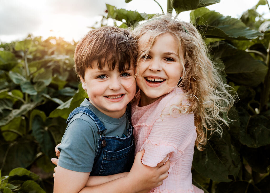 siblings-in-the-fields-mullumbimby