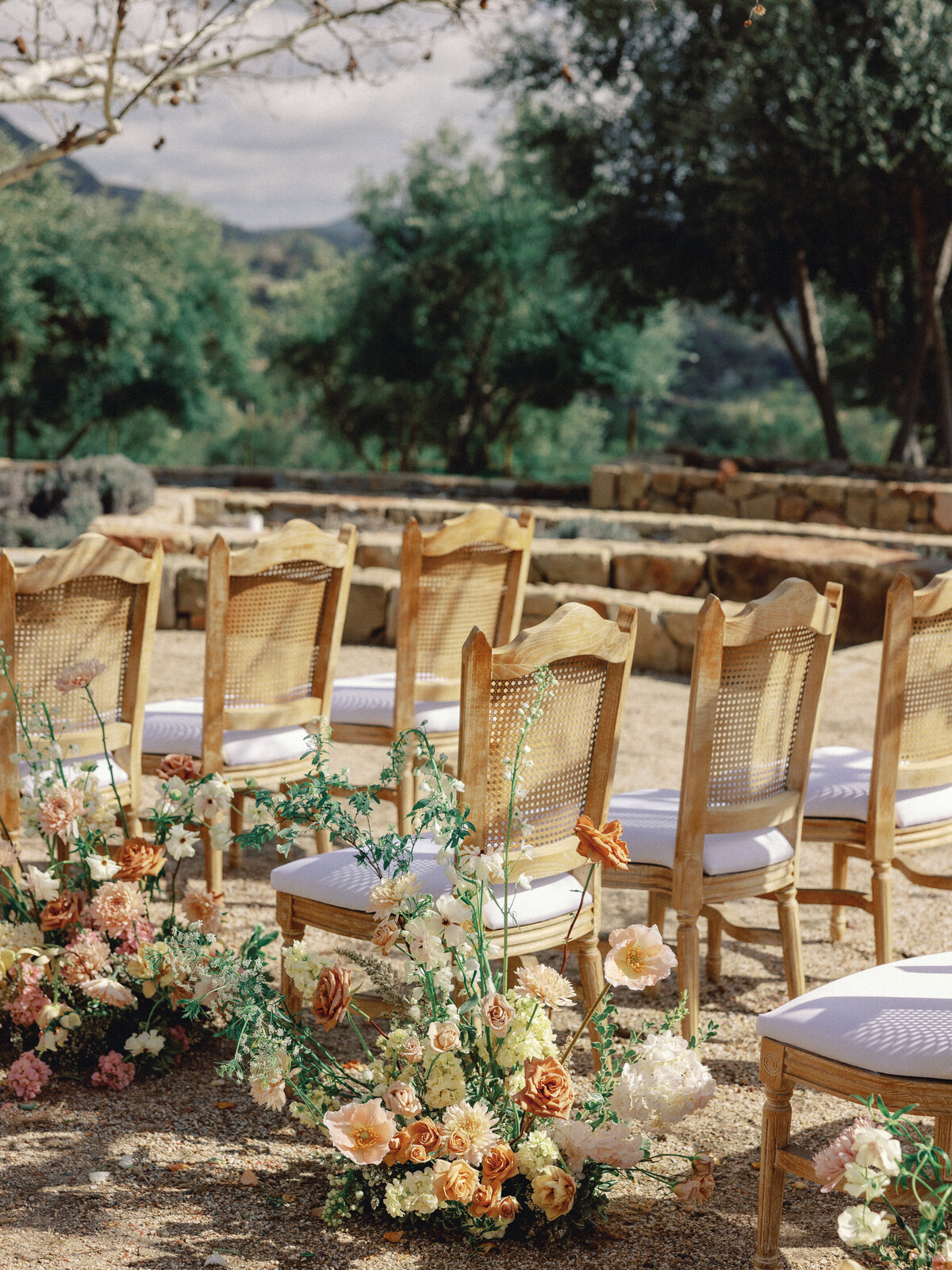 springtime-ceremony-ideas-for-outdoor-wedding-in-california-3