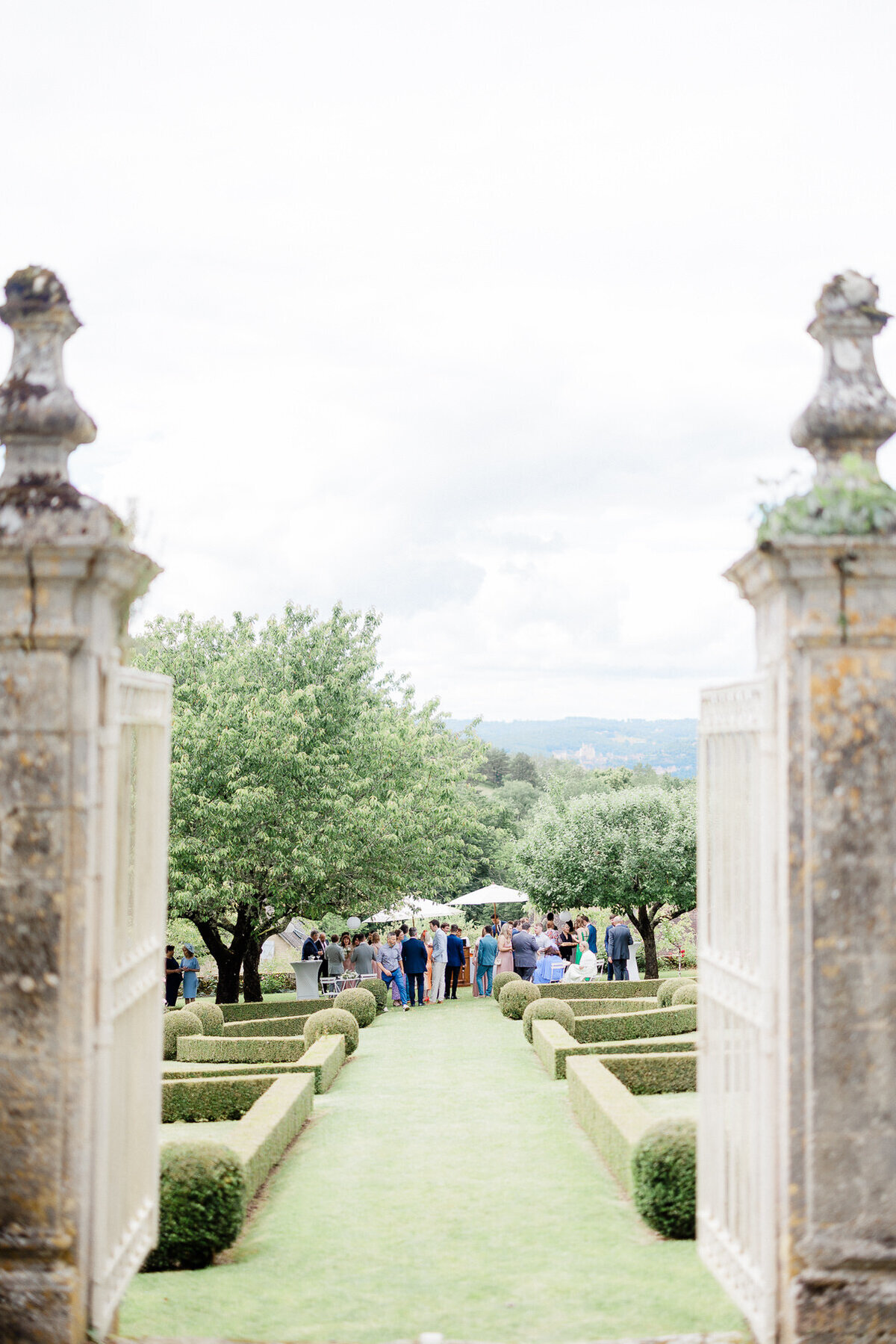Modern_Chic_Chateau_Valouze_Destination_Wedding_Photographer-70