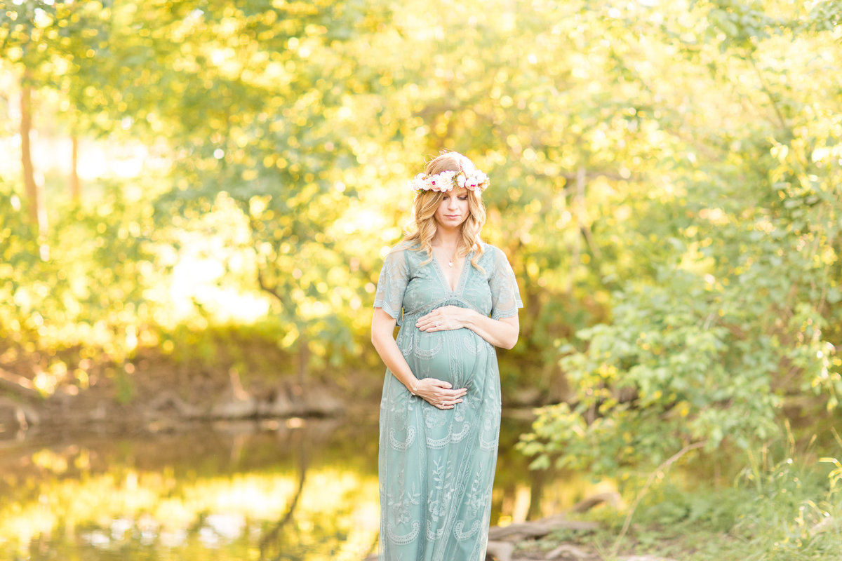 Katie.Evan_Maternity-CiboloNatureCenter-44