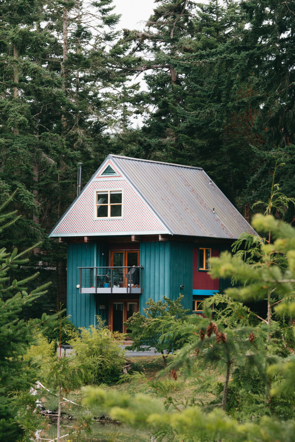 Forest-wedding-venue-Captain-Whidbey-jennifer-moreno-photography-documentary-style-Washington