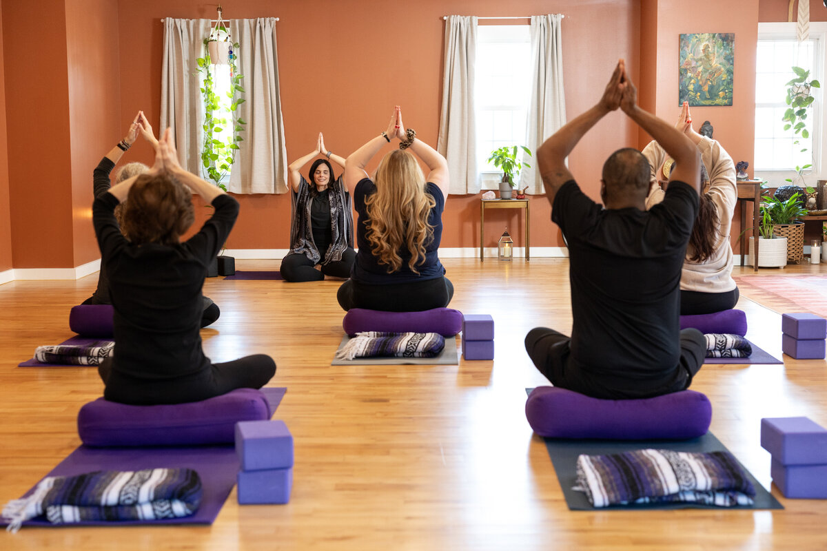 SHP_084_Syr-Therapeutic-Yoga_SHP_3881