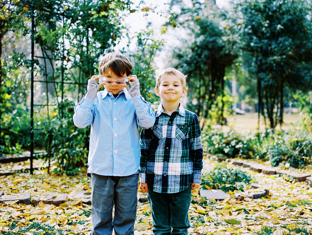 brother pose during a fall mini session