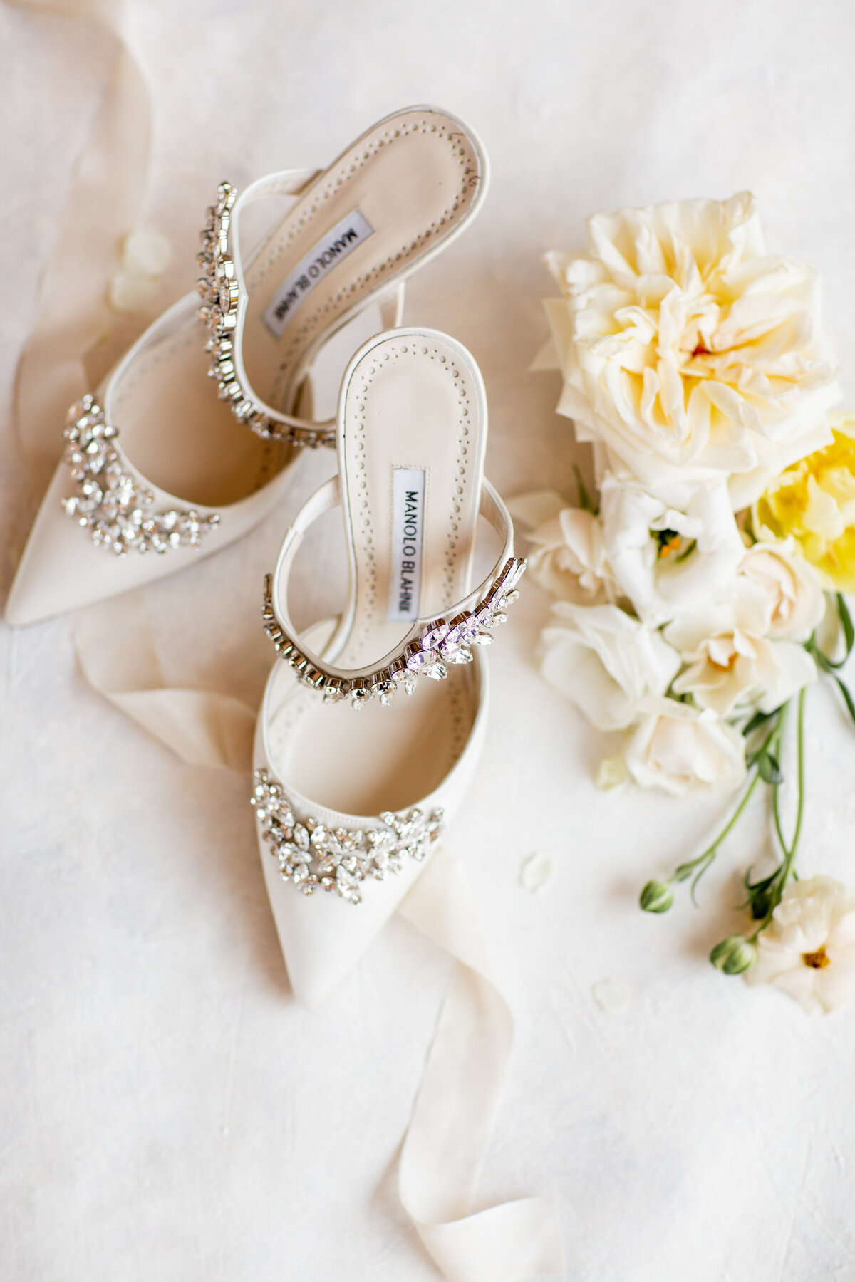 OceanCliffNewport_bleachedfloralweddingstyledshoot_CharityHopePhotography-76
