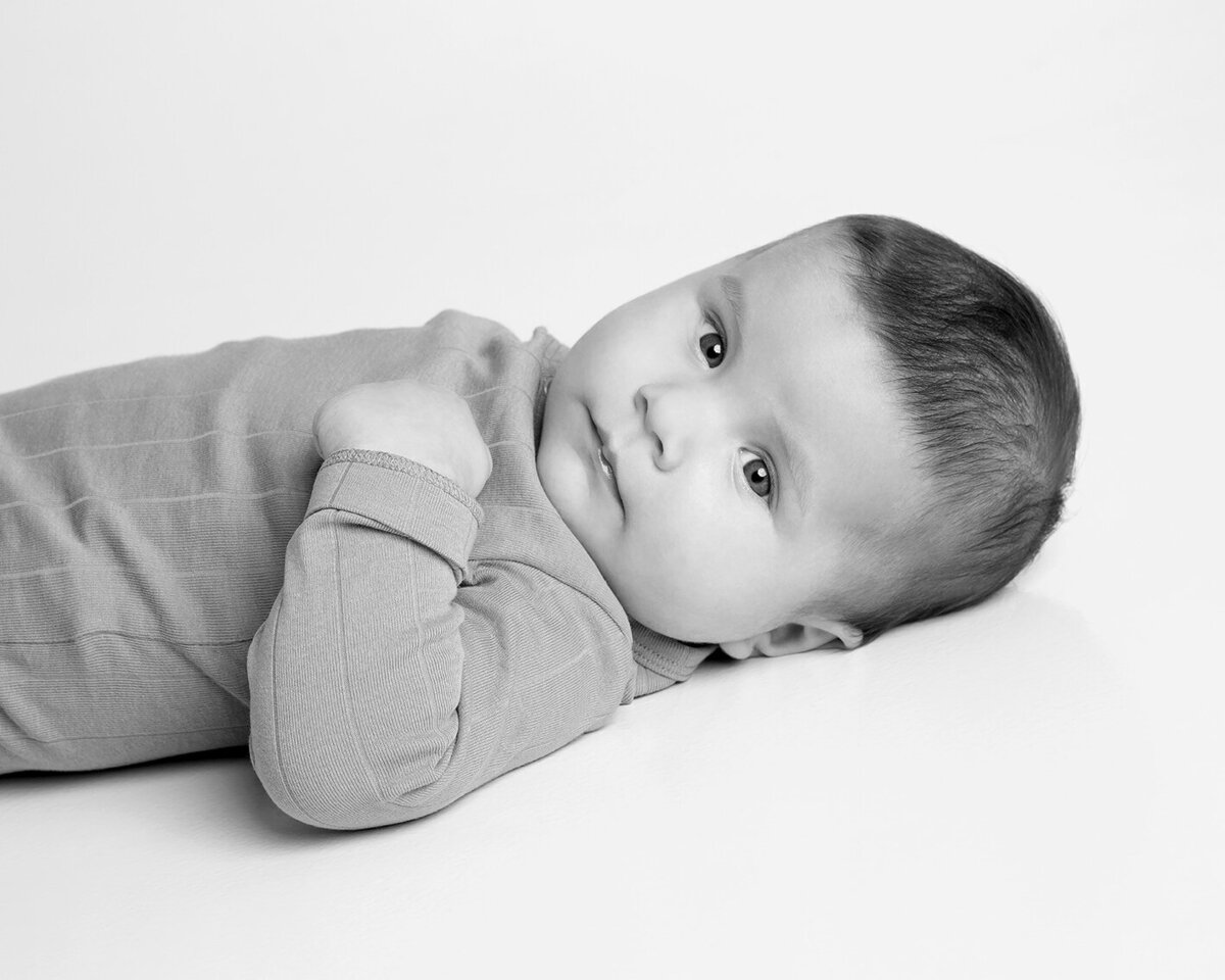 baby-babyportrett-sorthvitt-bnw-klassisk-tidløst-babyphotgrapher-fotografoslo