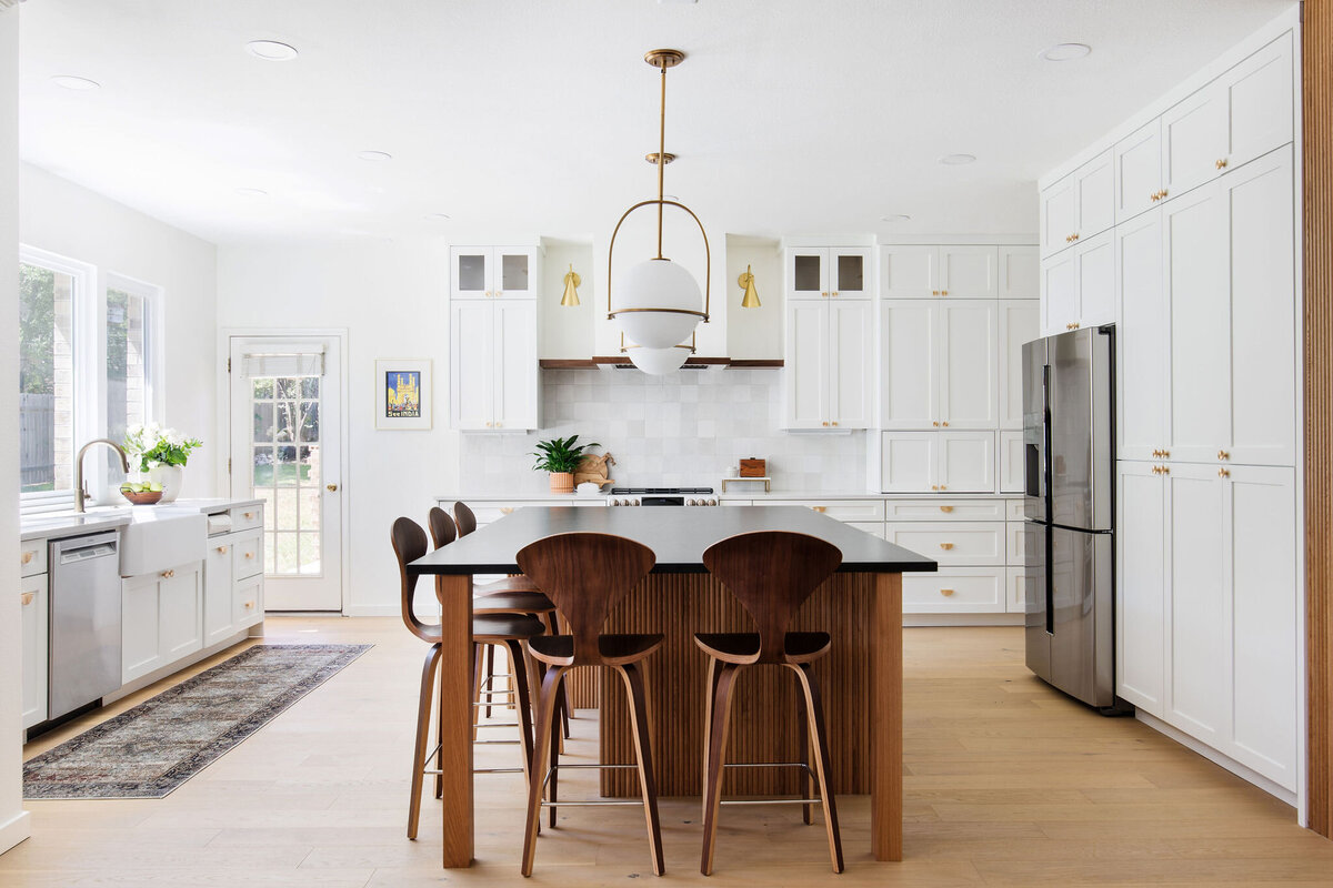 hello-home-luxury-modern-kitchen-island-black-granite-countertop-with-fluted-wood-paneling-austin-tx-1