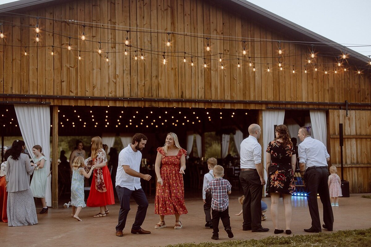 burlap-and-bells-wisconsin-wedding-venue-33