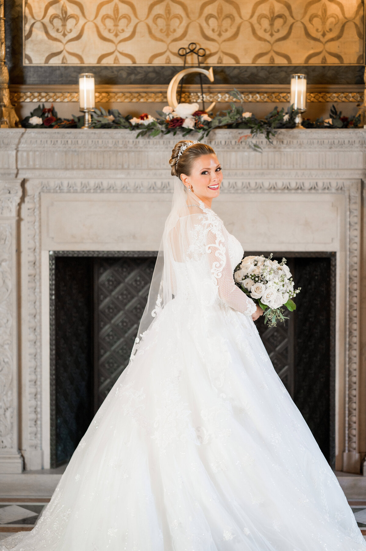 carnegie museum bridal portrait in founders room