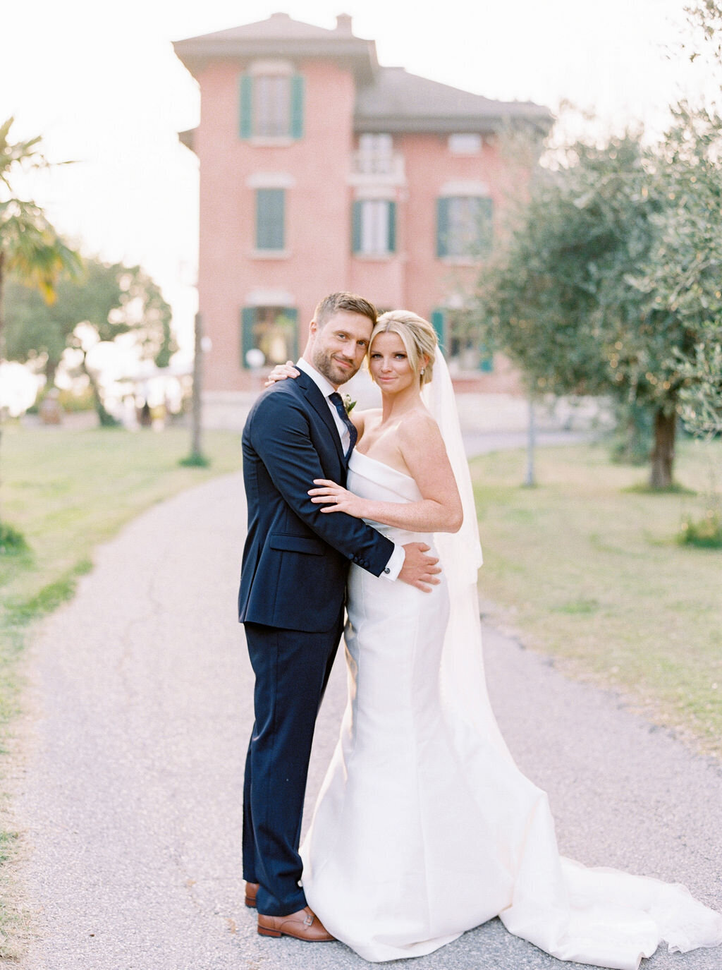 best-italy-wedding-photographer-soft-airy-lake-como-garda-mike-hannah-previews-14
