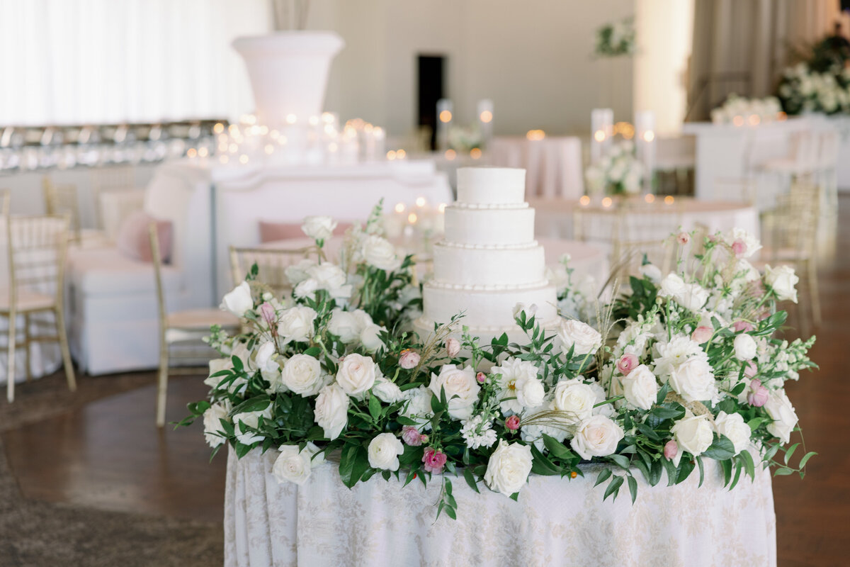 Cake at The Club in Birmingham, Alabama | Photo by Maddie Moore | Planning by Kindred Weddings Events