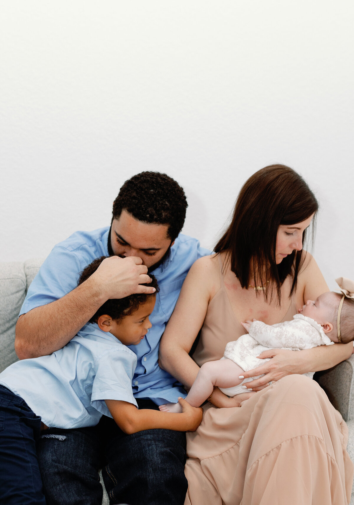 Lifestyle Newborn Photography session in South Florida, Maria Cordova Photography