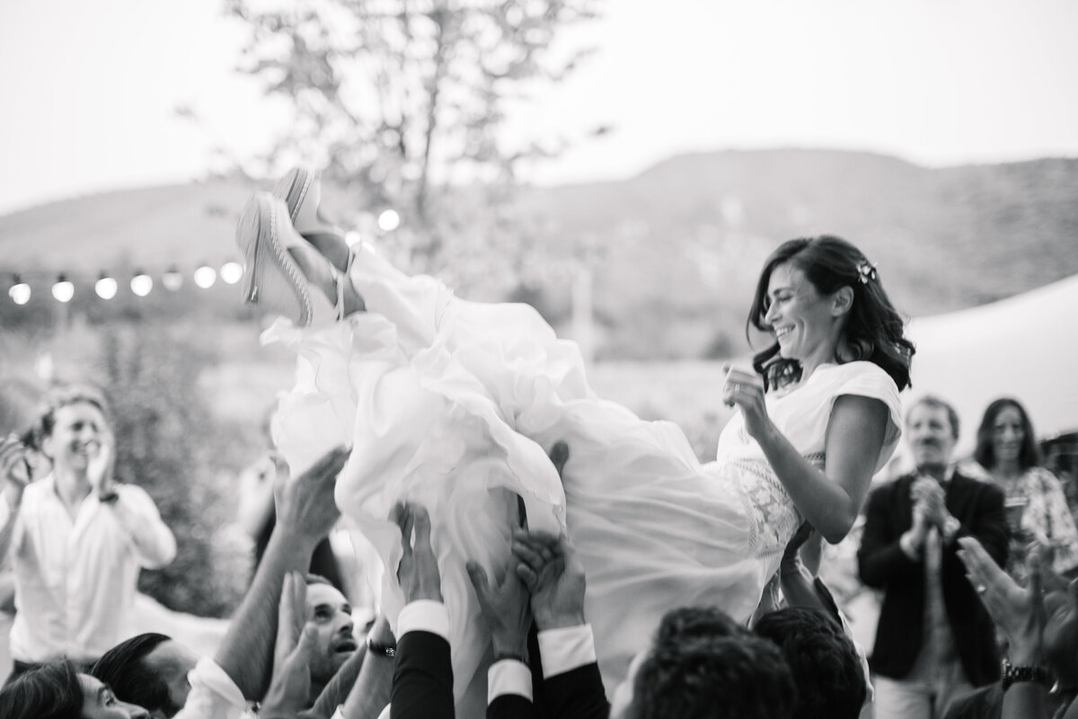 bride celebrating at bastide de marie provence