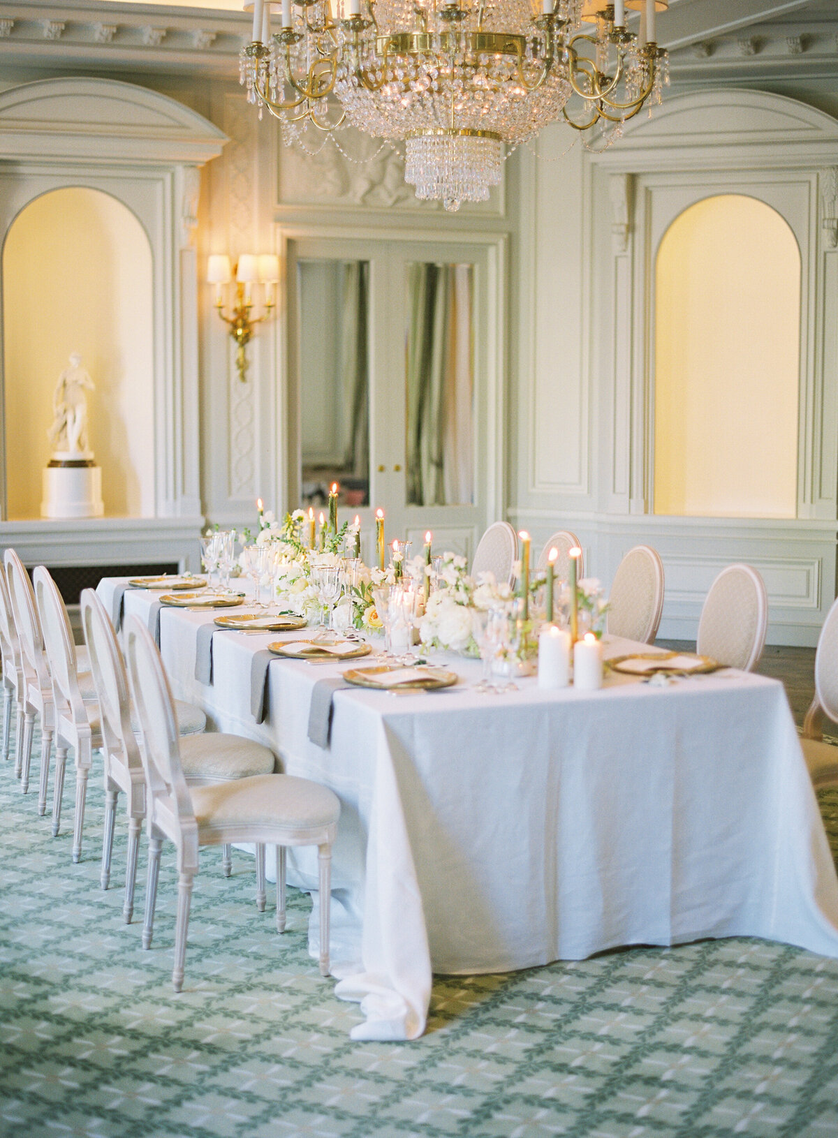 Wedding Decor Photographed in Paris, France, by Wedding Photographers Pinnel Photography.