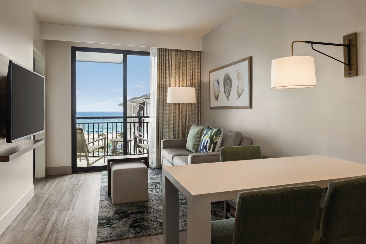 ECPPP_2_queen_1_bedroom_suite_balcony_gulf_view_01