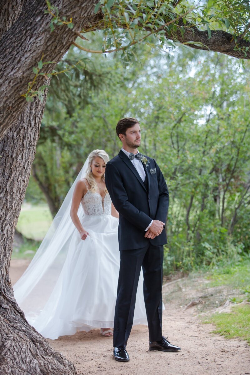 first look fall rock ledge ranch wedding