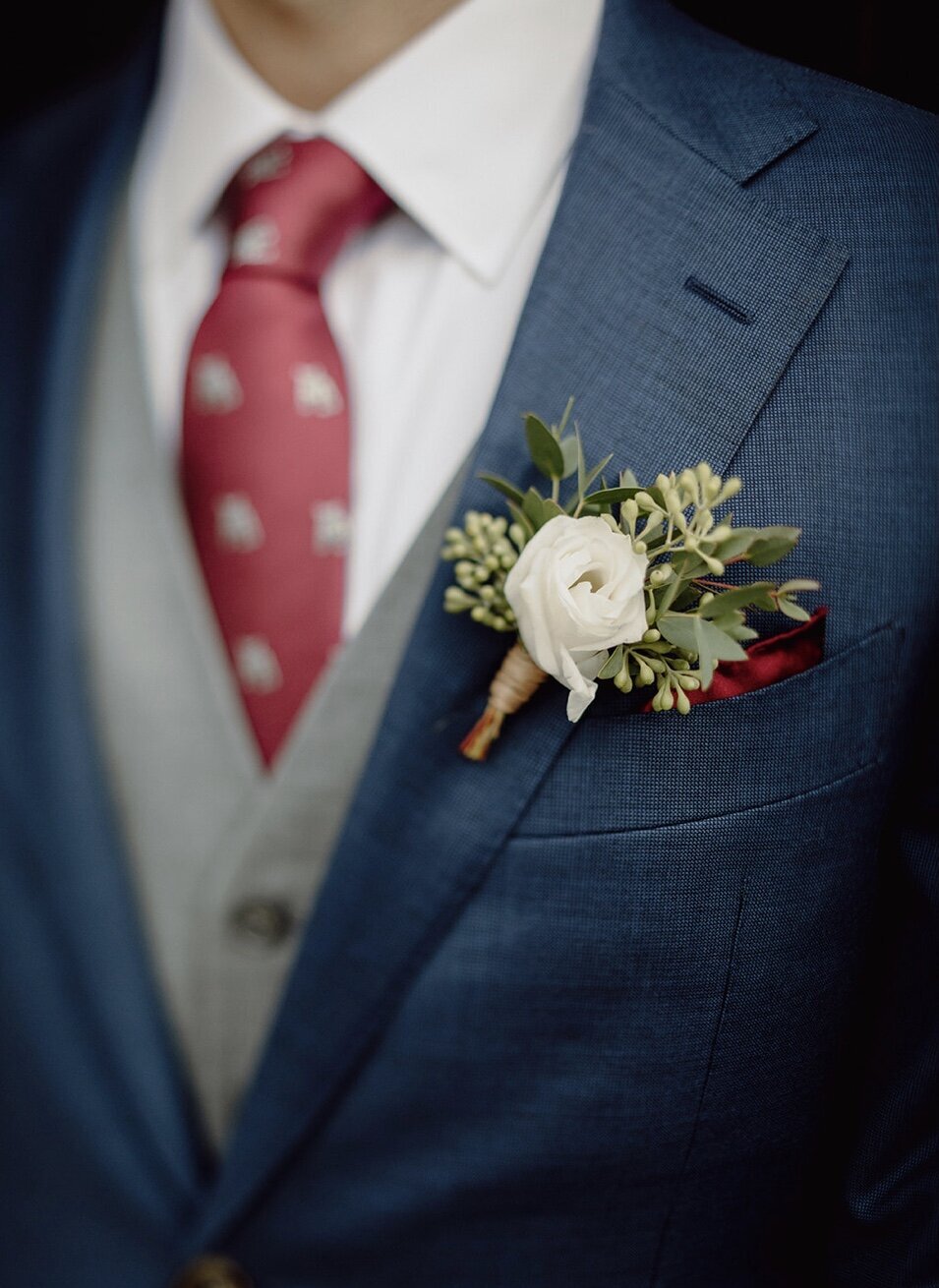 white-boutonnierre-groom