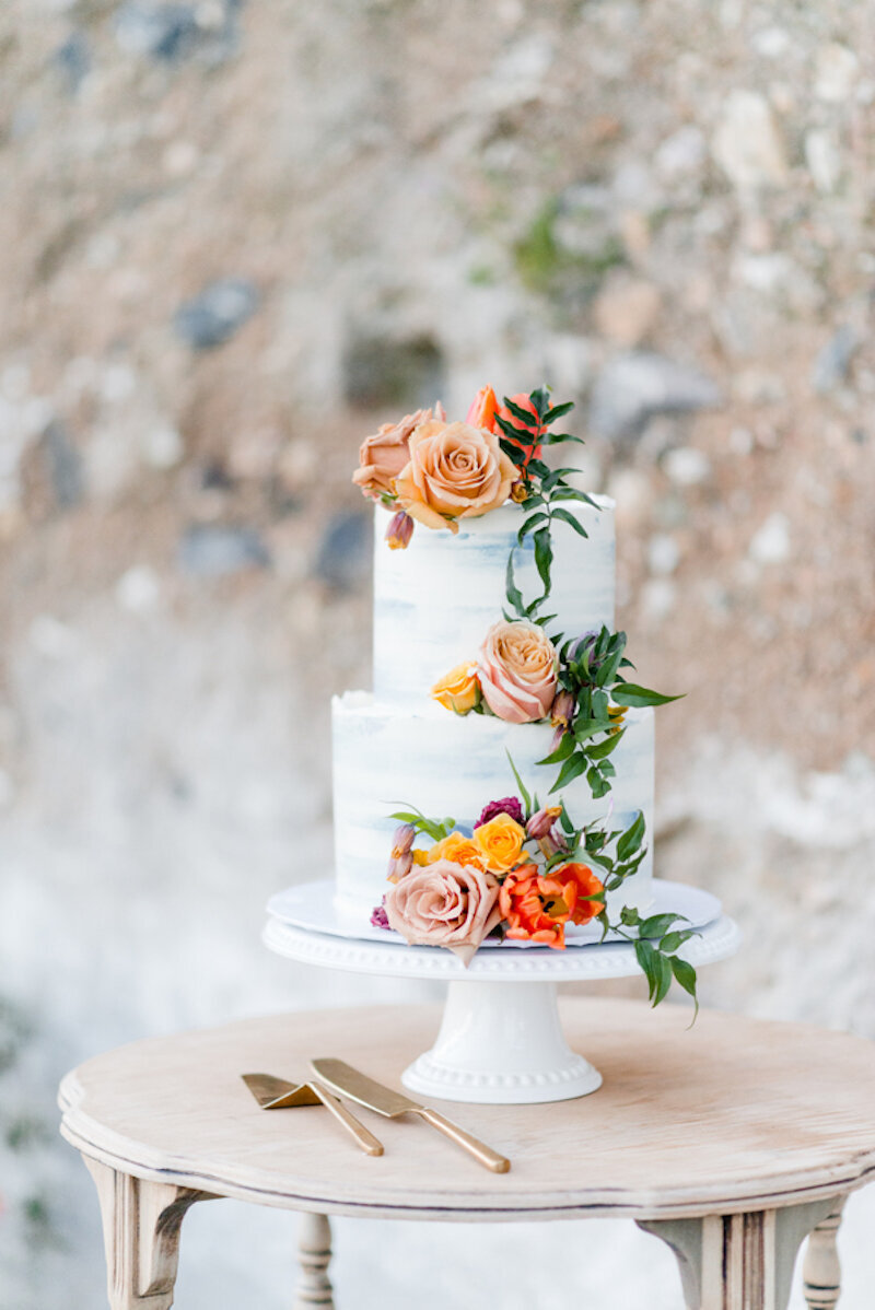 Glen-Ellen-Farm-MD-wedding-florist-Sweet-Blossoms-cake-flowers-Kirsten-Smith-Photography