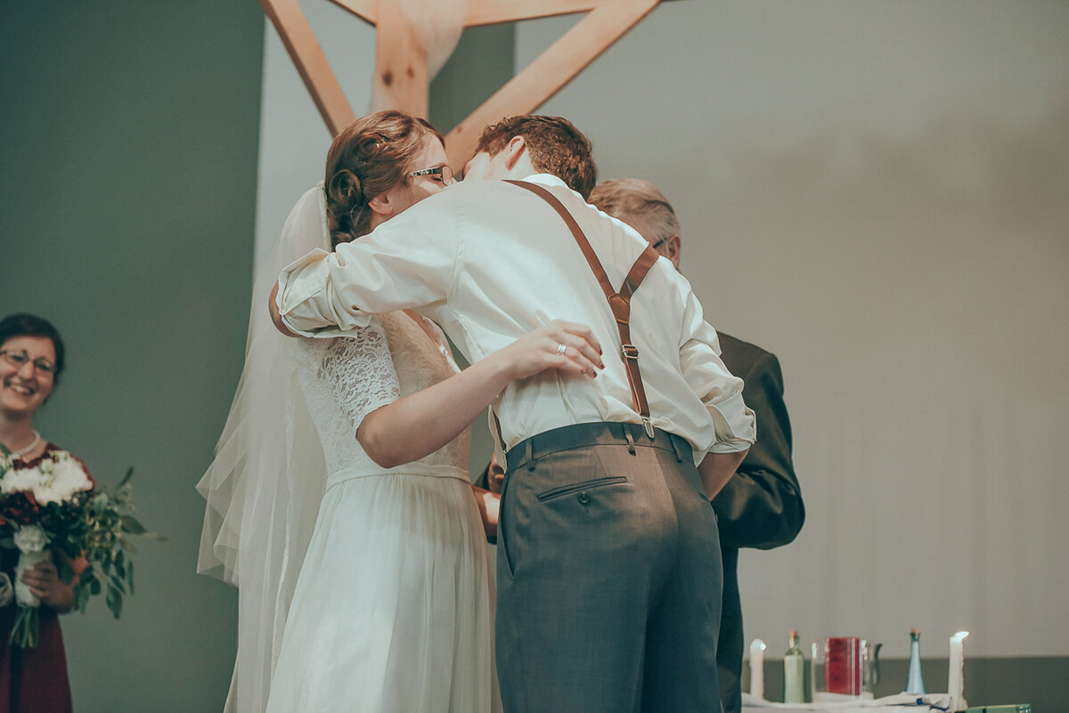 wedding ceremony | Iowa wedding photographer | Iowa Photographer | Playlife | Cedar Rapids | Iowa City | Kalona | Alaynna Ann Schwartz-85