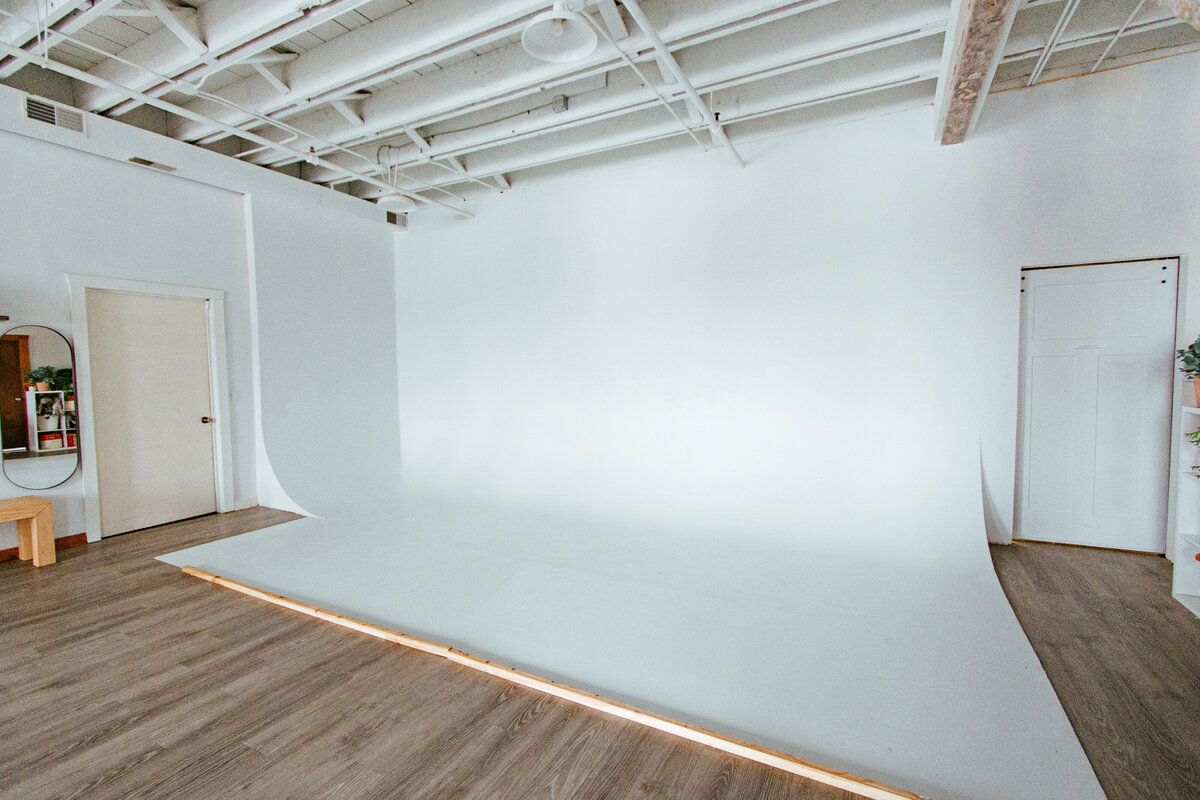 12.26.24-Rachel-DesJardins-Photography-The-Hive-House-Spring-And-Full-Studio-31