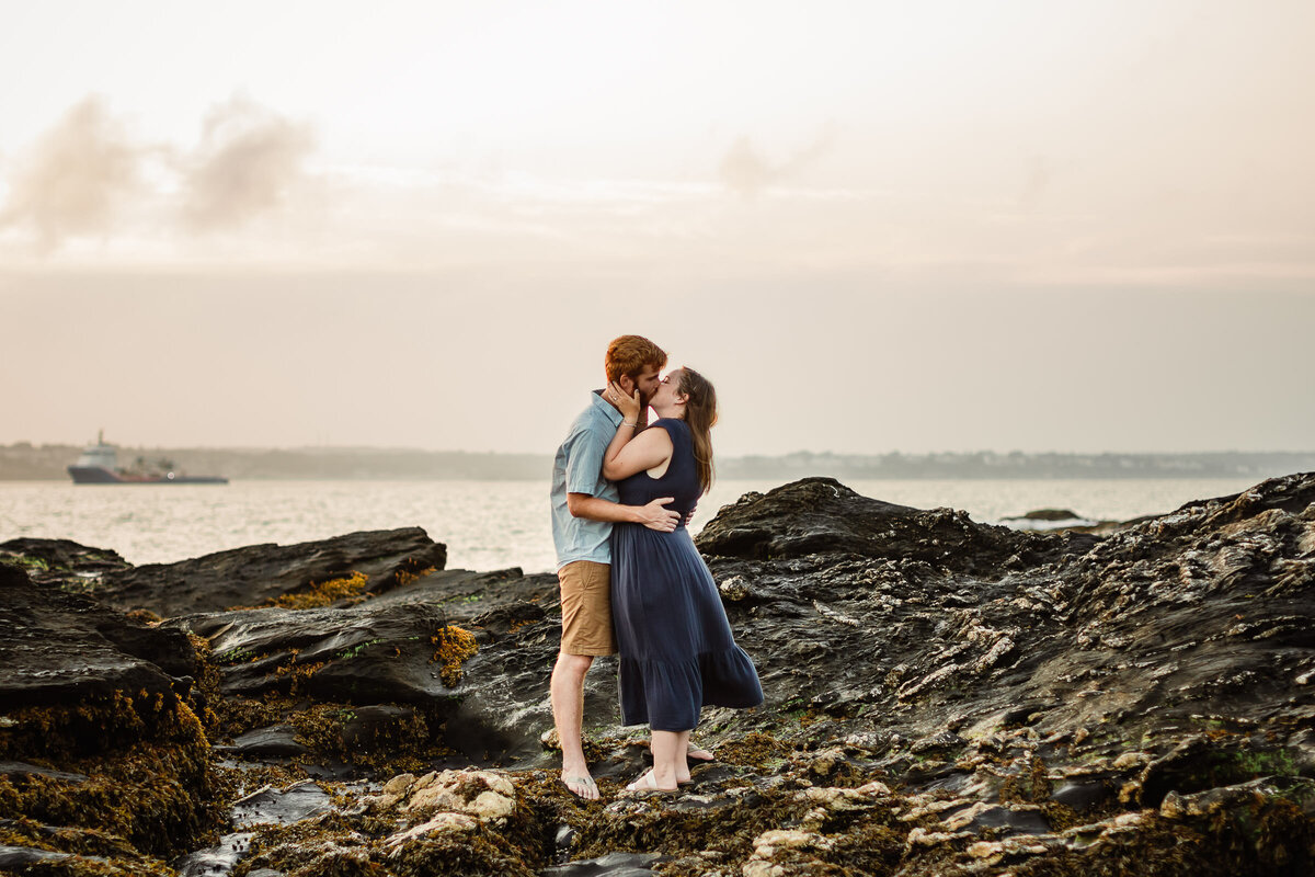 Nicole-Marcelle-Photography_041_rhode-island-coast-engagement-photos