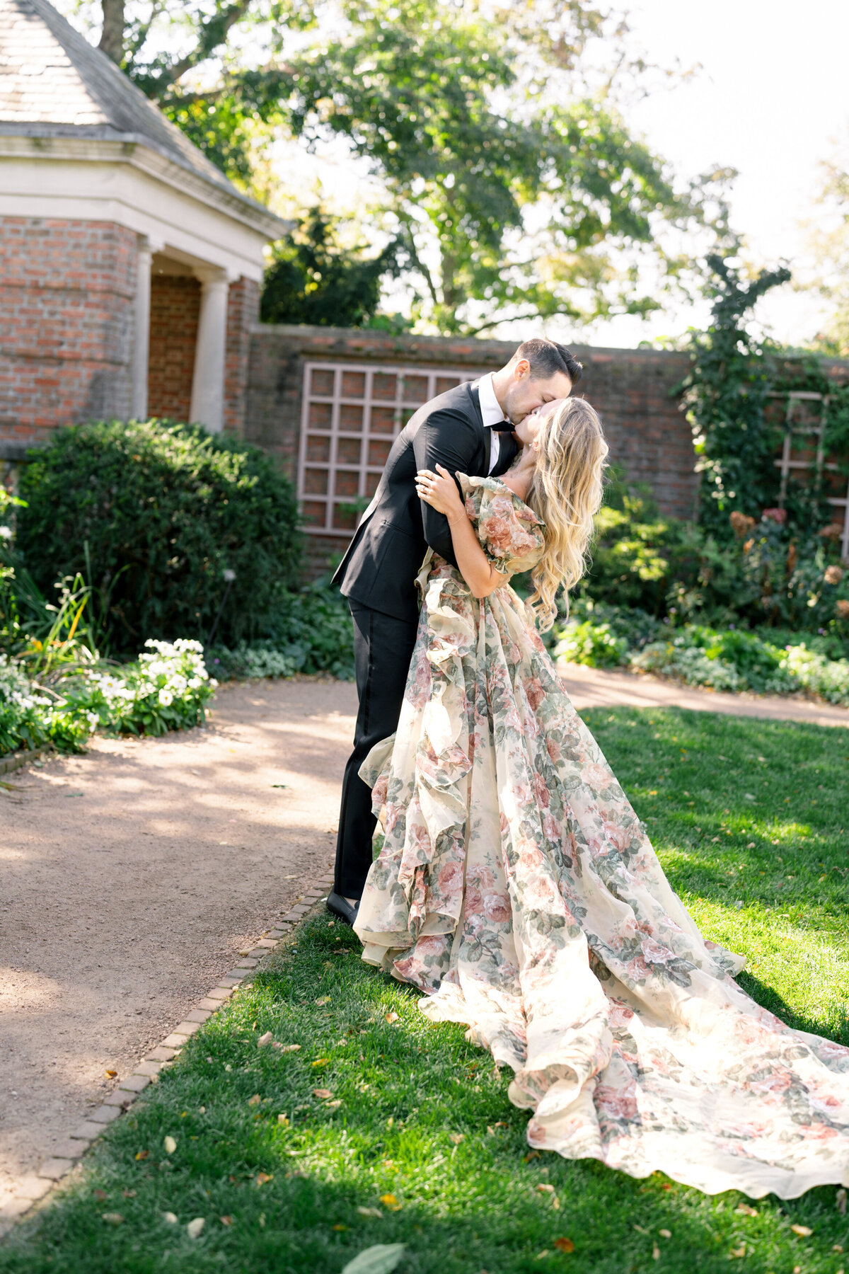 Berlez-Aspen-Avenue-Chicago-Wedding-Photographer-Engagement-Session-Chicago-Botanic-Garden-Selkie-Luxury-Editorial-True-to-Color-93