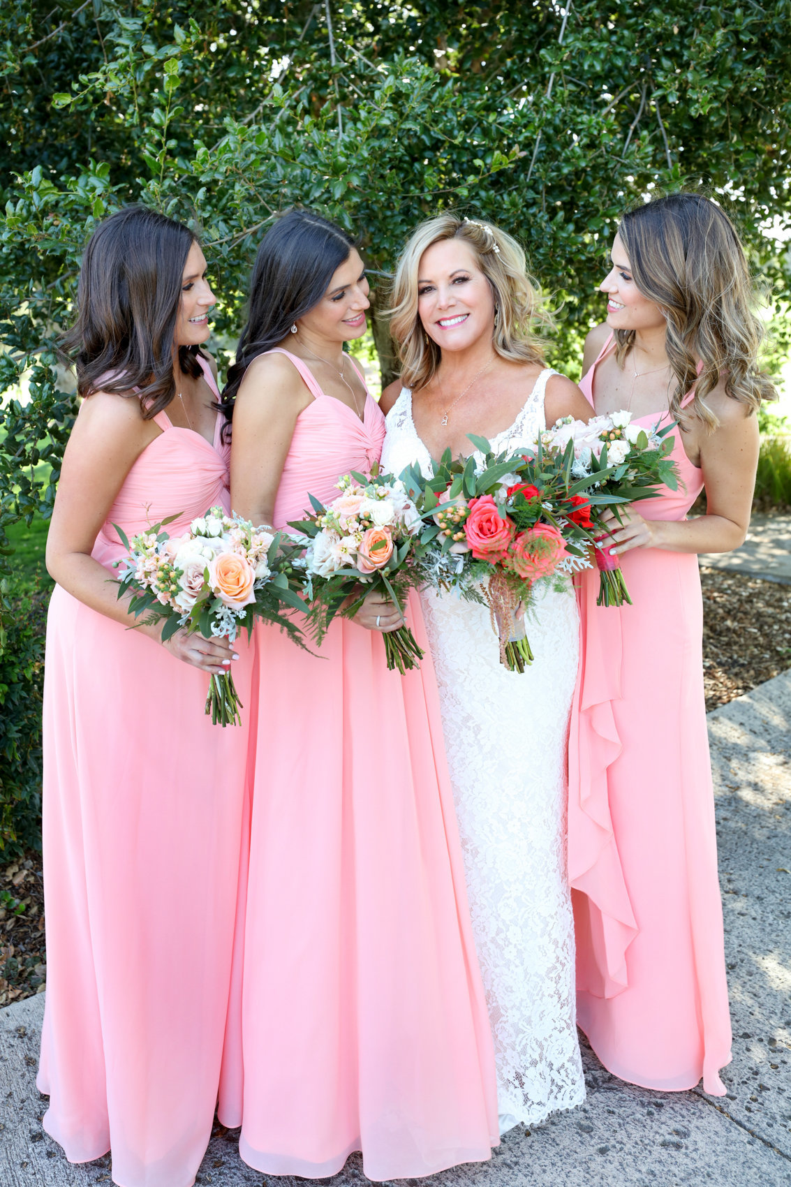 Portraits of bride with bridesmaids holding bouquets, outdoor portraits before wedding
