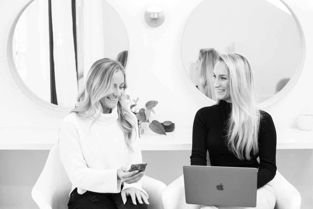 Based in Charleston, Simone and Kelly are the founder's of Glo Creative Co.