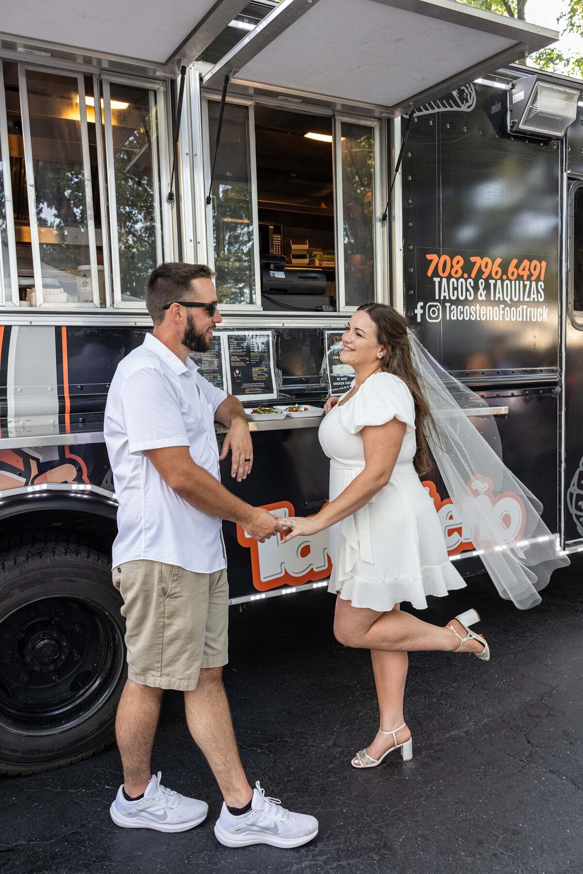 taco-truck-wedding-newlyweds-short-dress