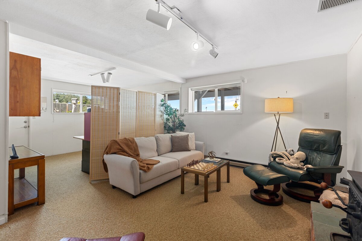 occupied-staging-pnw-waterfront-home-family-room-modernmollusk